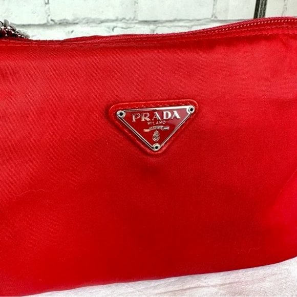 ⭐️PRADA Red Nylon Pouch Crossbody Bag with chain and clear insert - Picture 3 of 16